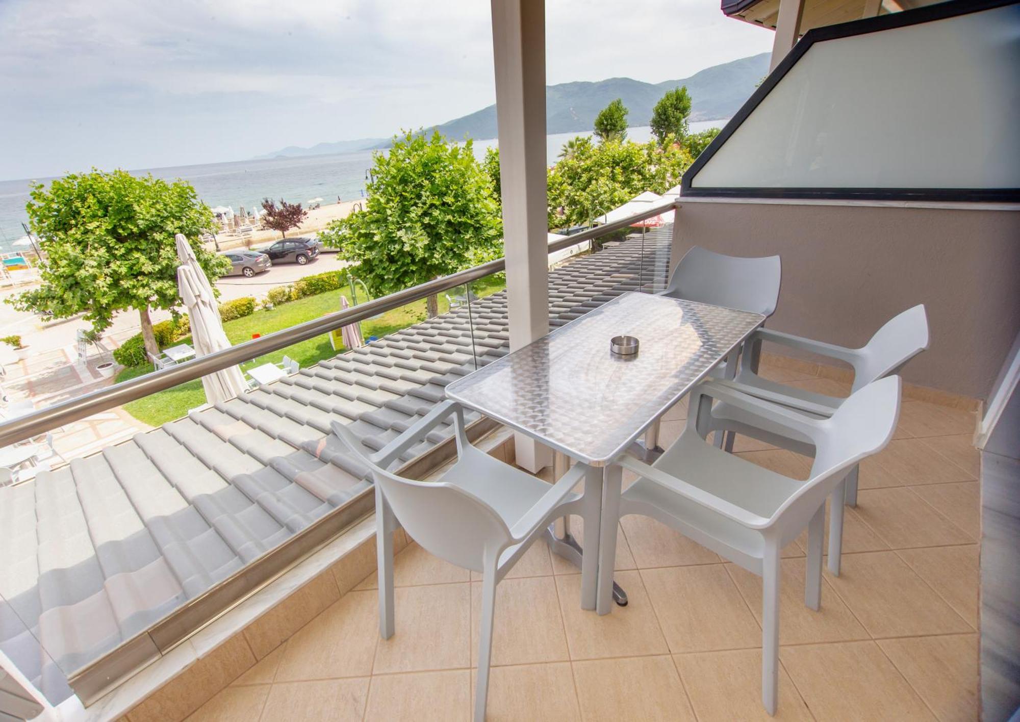 Amalia Mare Sea View Apartment Nea Vrasna Ruang foto